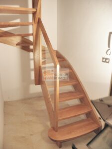 montaż schodów w opolu drewno jesion konstrukcja policzkowa zabiegowa